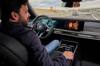 Odpovědnost za řidiče může přebrat auto. Autonomní vozy třetí úrovně už mohou na české silnice - Novinky